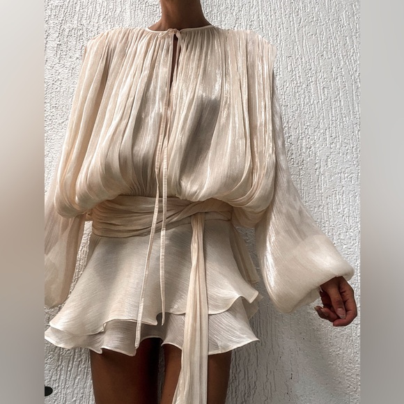 Ivory off white luxurious mini dress with puff sleeve ruffle hem flowy oversized - Picture 10 of 15